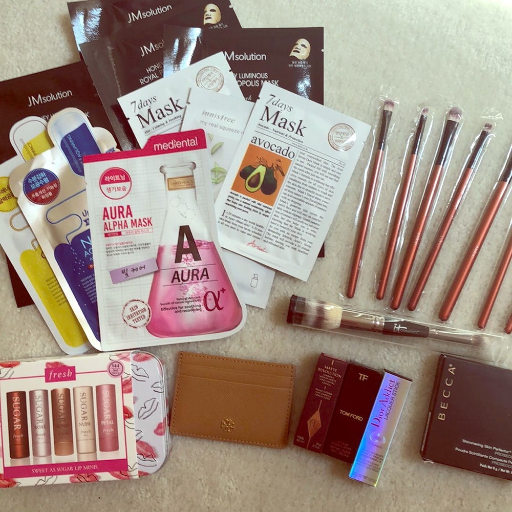 FREE Gifts With Purchase